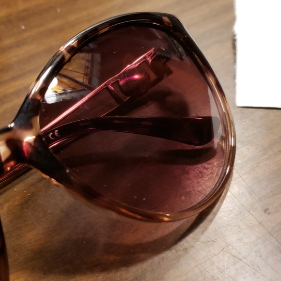 *SOLD*Chic Sunglasses - Picture 7 of 7